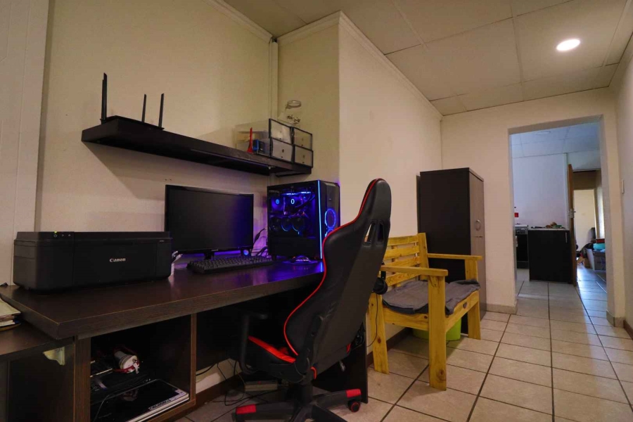 5 Bedroom Property for Sale in Sanddrift Western Cape